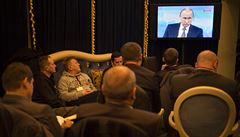 Novinái sledují pímý penos z Putinovy besedy s obany.