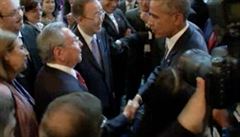 Raúl Castro a Barack Obama si podali ruku.