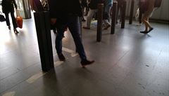 Vstup do placeného prostoru ve vestibulu stanice metra na Andlu.