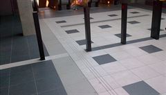 Stanice metra Petiny.