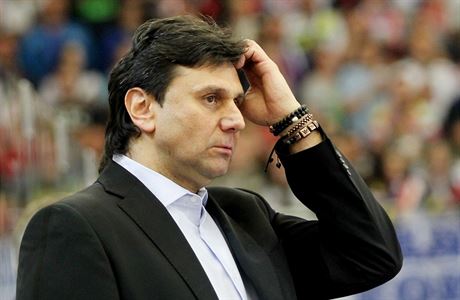 Trenér národního týmu Vladimír Rika.