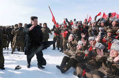 Podle zprv severokorejskch mdi Kim ong-un na zmnnou horu vystoupal v...