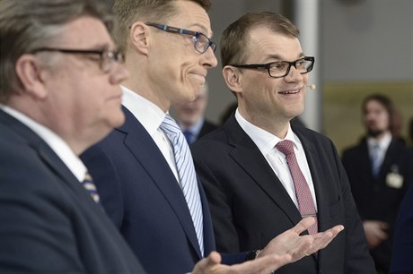 Zleva Timo Soini, Alexander Stubb, Juha Sipilä