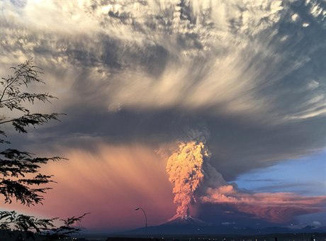 Výbuch chillské sopky Calbuco.