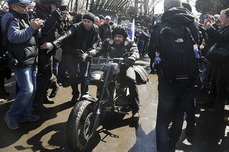 Plánovaná cesta vyvolala diplomatický incident mezi Varavou a Moskvou, kdy...