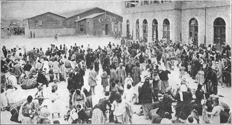 Těmto Arménům nařídily osmanské úřady, aby se shromáždili na náměstí. Nedlouho...