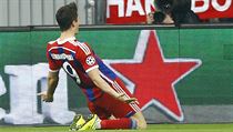 Robert Lewandowski z Bayernu Mnichov slaví další gól v síti Porta.