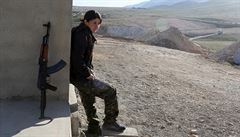 Jedna z kurdských bojovnic, která je pipravena válit s radikály z Islámského...