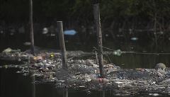 Zátoka Guanabara v Riu de Janeiru, ve které se za rok uskutení olympijské...