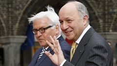 Nmecký ministr zahranií Frank-Walter Steinmeier se svým francouzským...