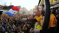 V pátek 24. dubna ráno přivítali fanoušci před litvínovským stadionem hokejisty...