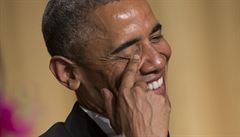 Barack Obama breí smíchy na galaveeru s novinái.