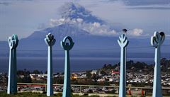 Sopka Calbuco zaala 30. dubna opt chrlit prach a kamení.