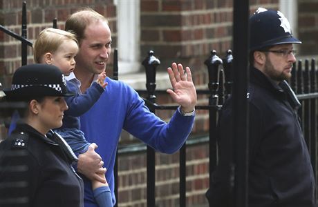 Dv generace budoucch britskch panovnk. Princ William a jeho syn princ...