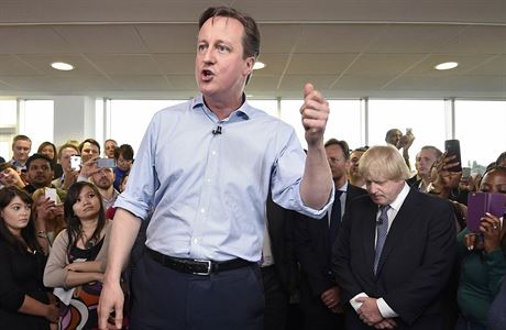 Britský premiér David Cameron na pedvolebním mítinku v Hendonu (severní...