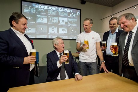 Miloš Zeman si myslí, že piva z malých podniků jsou kyselá.