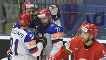 Rut hokejist se raduj z prvn branky kapitna Ilji Kovaluka proti...