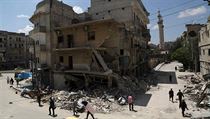 Kontrast smrti a ivota ve zniench ulicch Aleppa.