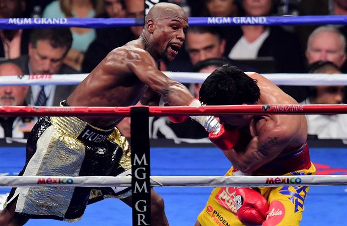 Floyd Mayweather (vlevo) a Manny Pacquiao