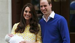 Princ William a vévodkyn Kate se svojí dcerou.