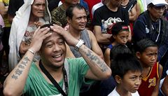 Reakce filipínských fanouk v Marikin po prohe Mannyho Pacquiaa v zápase...
