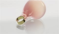 Bublina ze žvýkačky je dočasný šperk, říká designérka Mertlová