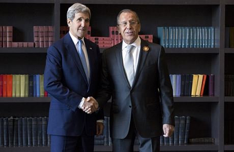 Ministi zahranií Ruska a USA Sergej Lavrov a John Kerry.