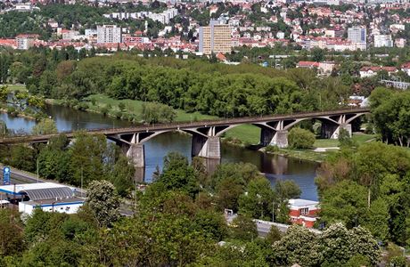 eleznin most v Praze Branku znm jako most inteligence. Zde se ml podle...