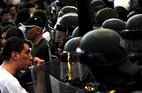 Stety protivldnch demonstrant s polici stec sdlo vldy ve Skopje.