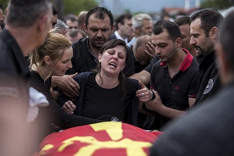 Manelka Zarka Kumanovského, jednoho z osmi policist zabitých bhem bitvy v...