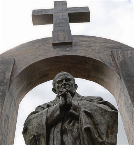 Jan Pavel II. v Ploërmelu. Francie je sekulární stát a pro zjevné náboenské...