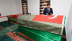 Tureck premir navtvil v Srii posvtnou hrobku, hldaly ho vrtulnky