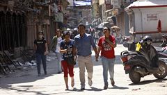 Úterní záchvvy pdy zpsobily v Káthmándú paniku a lidé vybíhali ze svých...