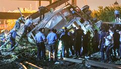 Nejméně šest mrtvých při nehodě vlaku v USA, souprava je na odpis