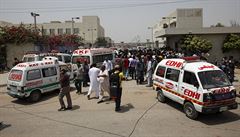 Atentátníci zabili 41 lidí v Pákistánu. Rozstříleli autobus z motorek