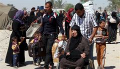 Obyvatelé opoutí irácké msto Ramádí. Islamisté v nedli zejm dobyli...