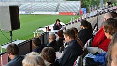 Loni se etlo i na fotbalovém stadionu (Simona Babáková).