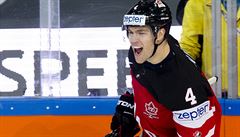 ÚVODNÍ TREFA. Taylor Hall otev�el v deváté minut� utkání skóre duelu.