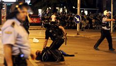 Policejní zásah bhem protivládních protest v makedonském Skopje.