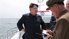 Kim ong-un dohlíí na test podmoské balistické stely (snímek vydaný...