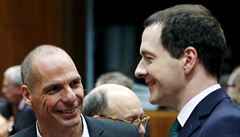 Britský ministr financí George Osborne (vpravo) se svým eckým protjkem...