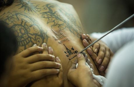 Thajcm vadí turisté. Pletou si posvátné tetování se suvenýrem
