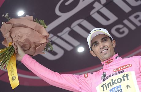 Alberto Contador v rovm dresu pro prbnho ldra Gira.