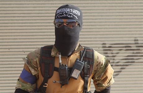 Nejsurovjí byli ozbrojenci hlásící se k Islámskému státu i Front an-Nusra,...