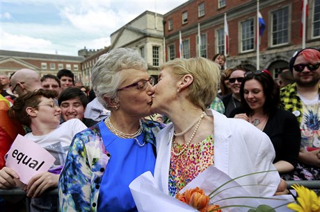 Výsledky referenda homosexuální páry slavily u bhem sítání.