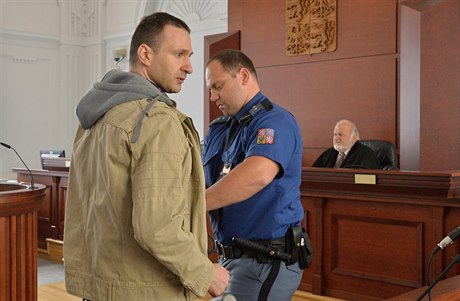 Jan Dubský 28. kvtna u soudu.