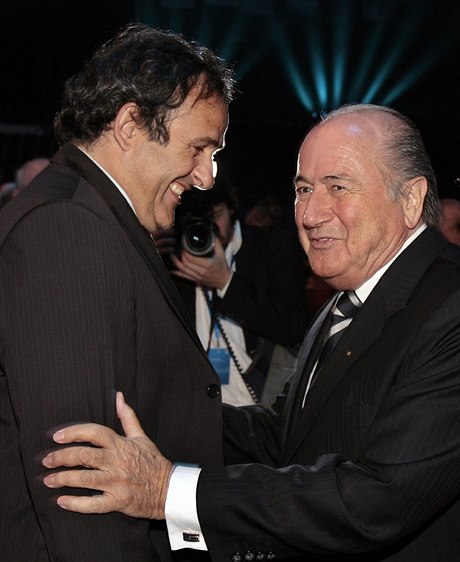 Sepp Blatter (vpravo) a Michel Platini.