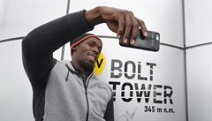 Jamajský sprinter Usain Bolt v Ostrav nástavbu bývalé vysoké pece v památkov...