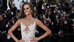 Modelka Izabel Goulart pózuje  ped fotografy na 68. roníku filmového...