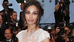 Hereka Madalina Diana Ghenea na erveném koberci.